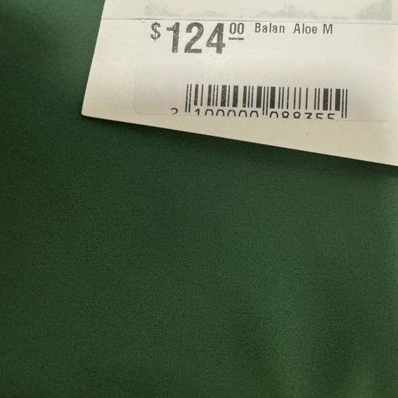 Mikoh Activewear Set - Picture 12 of 12